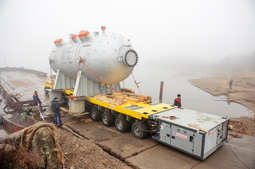 баржа ро-ро выгрузка на берег негабарит